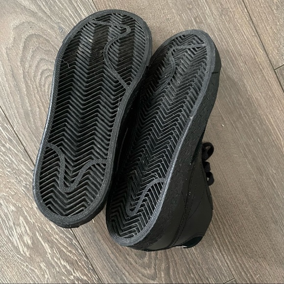 Nike Blazers. Black. Size 3Y (kids) - Picture 4 of 5